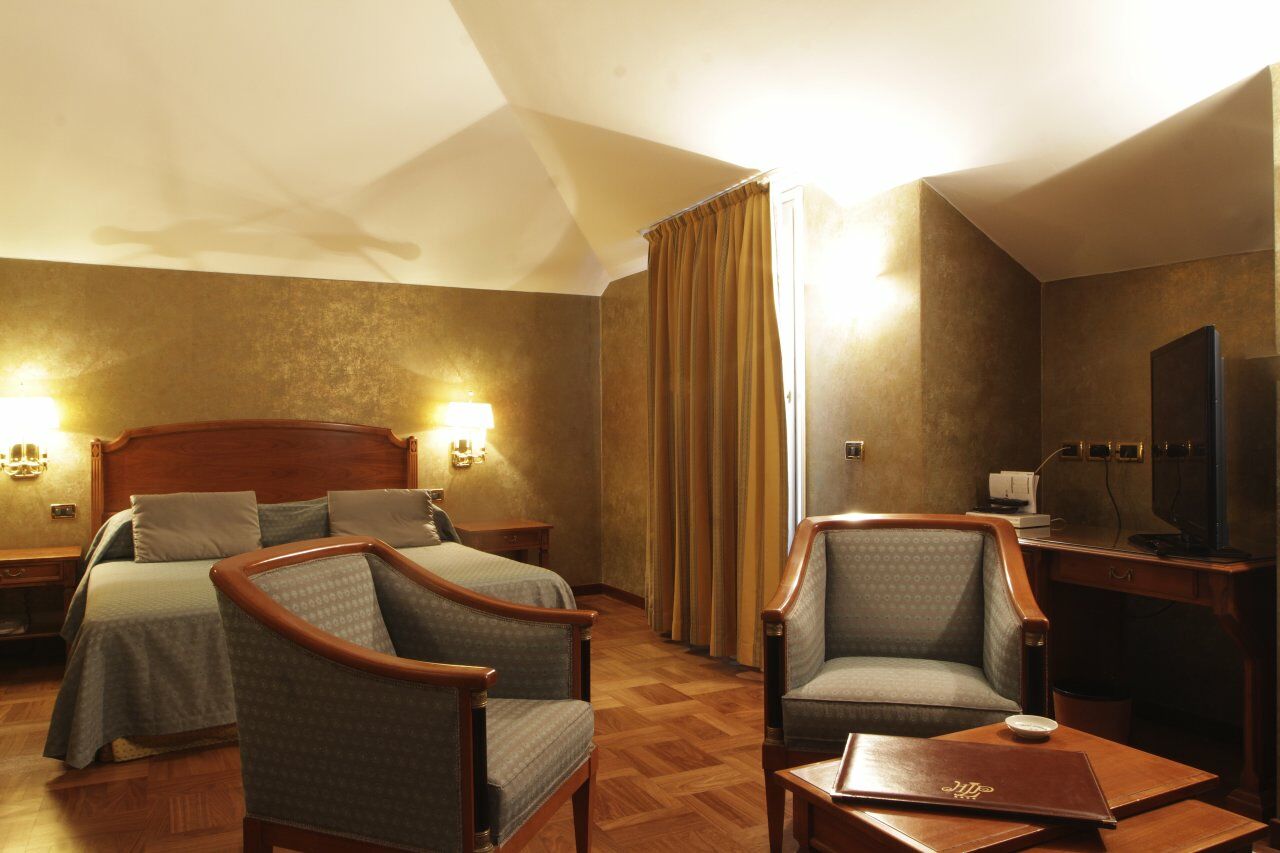 Hotel Palazzo Lovera Cuneo Exteriör bild